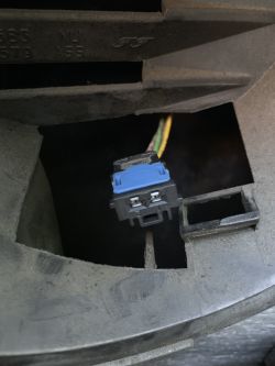 Peugeot 206 - Jak podłączyć głośniki