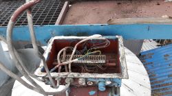 - Podłączenie silnika lewo prawo i trzy wyłączniki krańcowe