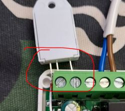 Close-up of an electrical circuit with a DHT11 sensor.
