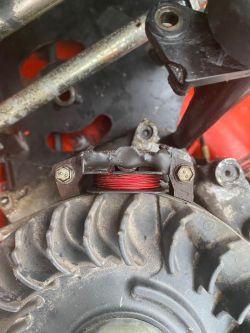 Nie kompletny Gaźnik oraz cewki ładowania BRIGGS STRATTON 60 INTEK EDGE OHV Nie kompletny Gaźnik oraz cewki ładowania BRIGGS STRATTON 60 INTEK EDGE OHV