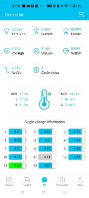 Zrzut ekranu aplikacji pokazujący dane dotyczące napięcia, prądu, mocy i temperatury ogniw.