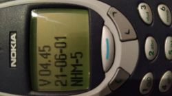 Wyświetlacz telefonu Nokia z wersją oprogramowania V 04.45.