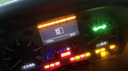 Mercedes Atego 1218 2008 - błąd BS ABS, kontrolka świeci mimo czujników 1,7-1,8 kΩ?