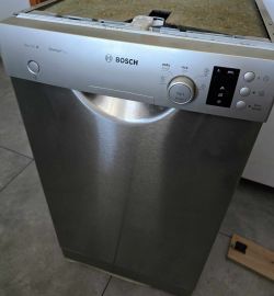 Zmywarka Bosch Serie 4 Silence Plus z widocznym panelem sterowania.