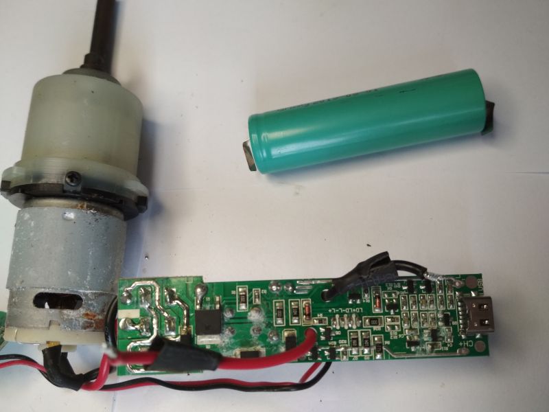 Wkrętarka Parkside Rapidfire 2.1 - sygnalizuje naładowanie ale nie działa, naprawa