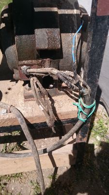 Jak prawidłowo podłączyć silnik sbjd 34a do 220V?