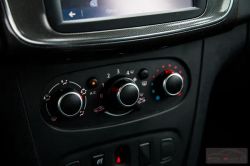 Czy jest mozliwosc zmiany koloru w zegarach DACIA SANDERO 2018 ?