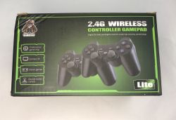 Minitest and interior presentation - retro M8 console/emulator with two pads, RetroArch