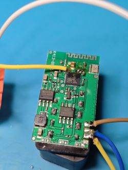Electronic module with LN882H chip and soldered wires on PCB