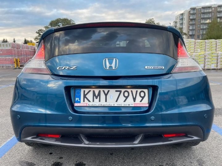 Czy można zamienić małą tablicę rejestracyjną na dużą w Honda CRZ?