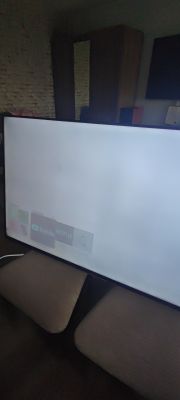 Telewizor Samsung model UE55H6640 z białym ekranem.