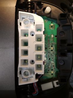 Wnętrze odkurzacza z płytką elektroniczną