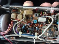 Realistic TRC-217 - tylko szumi, czasami jakiś głos słychać jakby po hiszpańsku czy portugalsku