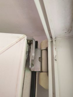Adjusting the balcony door - a problem with a tilting setting Adjusting the balcony door - a problem with a tilting setting