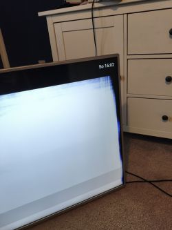 Telewizor z uszkodzonym wyświetlaczem, działa tylko górny pasek ekranu