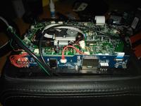 Jak zidentyfikować i podłączyć zagłówki DVD z giełdy do radia samochodowego?