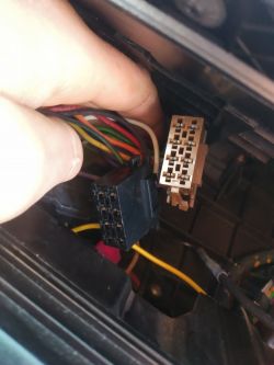 BMW E39 - Jak podłączyć oryginalne radio do tego adaptera?