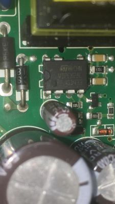 Beko HII 64400 AT - Płyta indukcyjna wyłącza się po włączeniu średnich palników