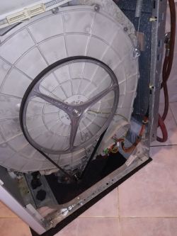 Whirlpool AWT 2205 - Pralka wylewa podczas prania