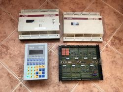Stary panel kontrolny przemysłowy PCD7.D81 SAIA bez LCD z prób± odpalenia Stary panel kontrolny przemysłowy PCD7.D81 SAIA bez LCD z prób± odpalenia