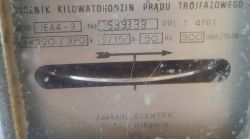 Stary licznik kilowatogodzin prądu trójfazowego modelu IEA4-3 z Bułgarii