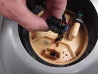 Peugeot 607 2.2 HDI Fuel Pump Issue: Original vs Replacement, Non-stop Humming & Frequent Breaks