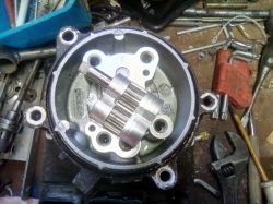 Jak rozpoznać pompę Koyo na zdjęciach z VW Fox 2007?