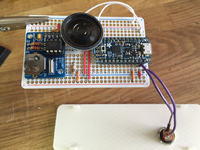 Zegar biurkowy w stylu Space Invaders