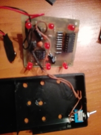 Elektroniczna kostka do gry.