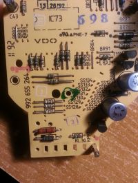 Audi 80 b4 - the oil indicator is on and the tachometer does not work sometimes Audi 80 b4 - the oil indicator is on and the tachometer does not work sometimes