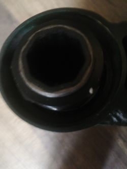 Jak usunąć luz w kierownicy hulajnogi Segway ES4?