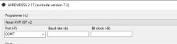 Zrzut ekranu z AVRDUDESS z wybranym programatorem Atmel AVR ISP v2 i portem COM7