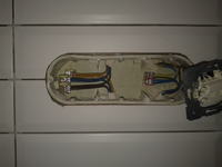 Pass-through Sockets Wiring: Safely Connecting 3x2.5mm² Wires for Daisy-Chaining