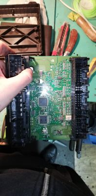 VW Polo 9n SDI 2004 - Wycieraczki działają nieregularnie, klikanie przekaźników