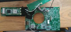 Płytka PCB głośnika Megablast Ultimate Ears z odsłoniętymi komponentami