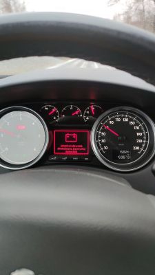 Peugeot 508sw 2.0 bluehdi 180 błąd o ładowaniu akumulatora