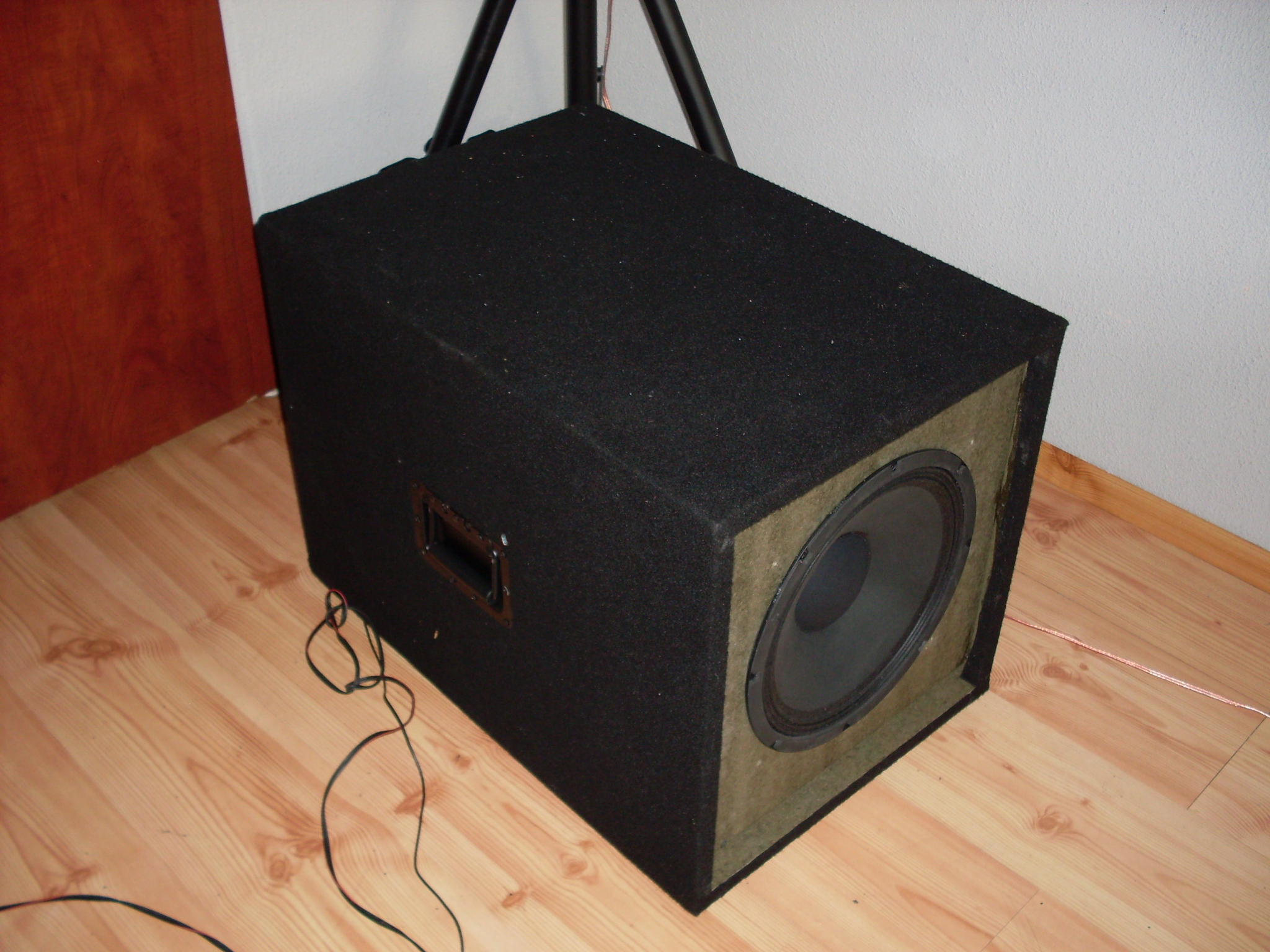 Polk audio powered subwoofer psw12. Сабвуфер 100 ватт. Короб под 15 в карпете. Динамик es1. Буфер резиновый бр-100 со шпилькой м12.